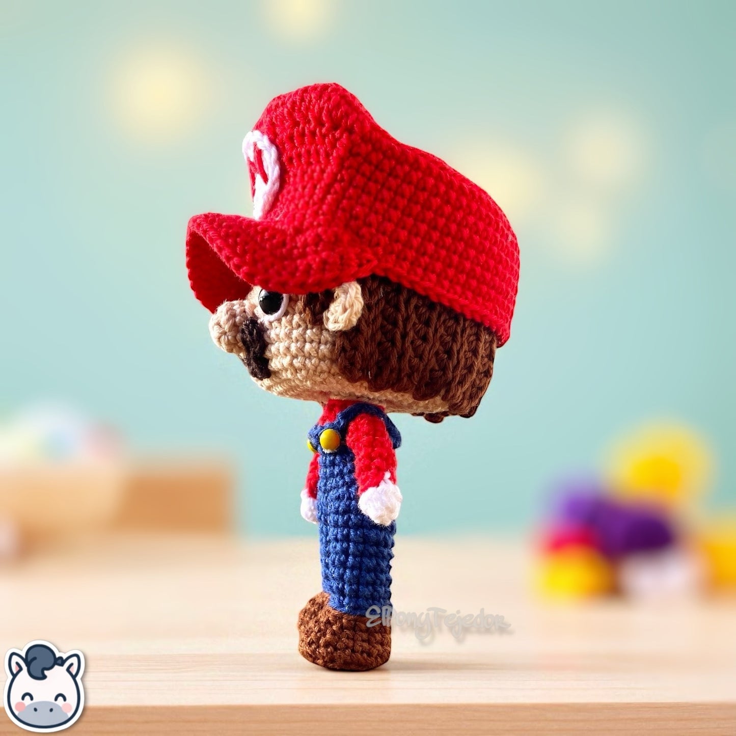 Handmade Mario & Luigi amigurumi inspired by Super Mario Bros, crafted in 100% cotton yarn with professional finish. Perfect geek gift or collector’s item for Nintendo fans. Creado por El Pony Tejedor.