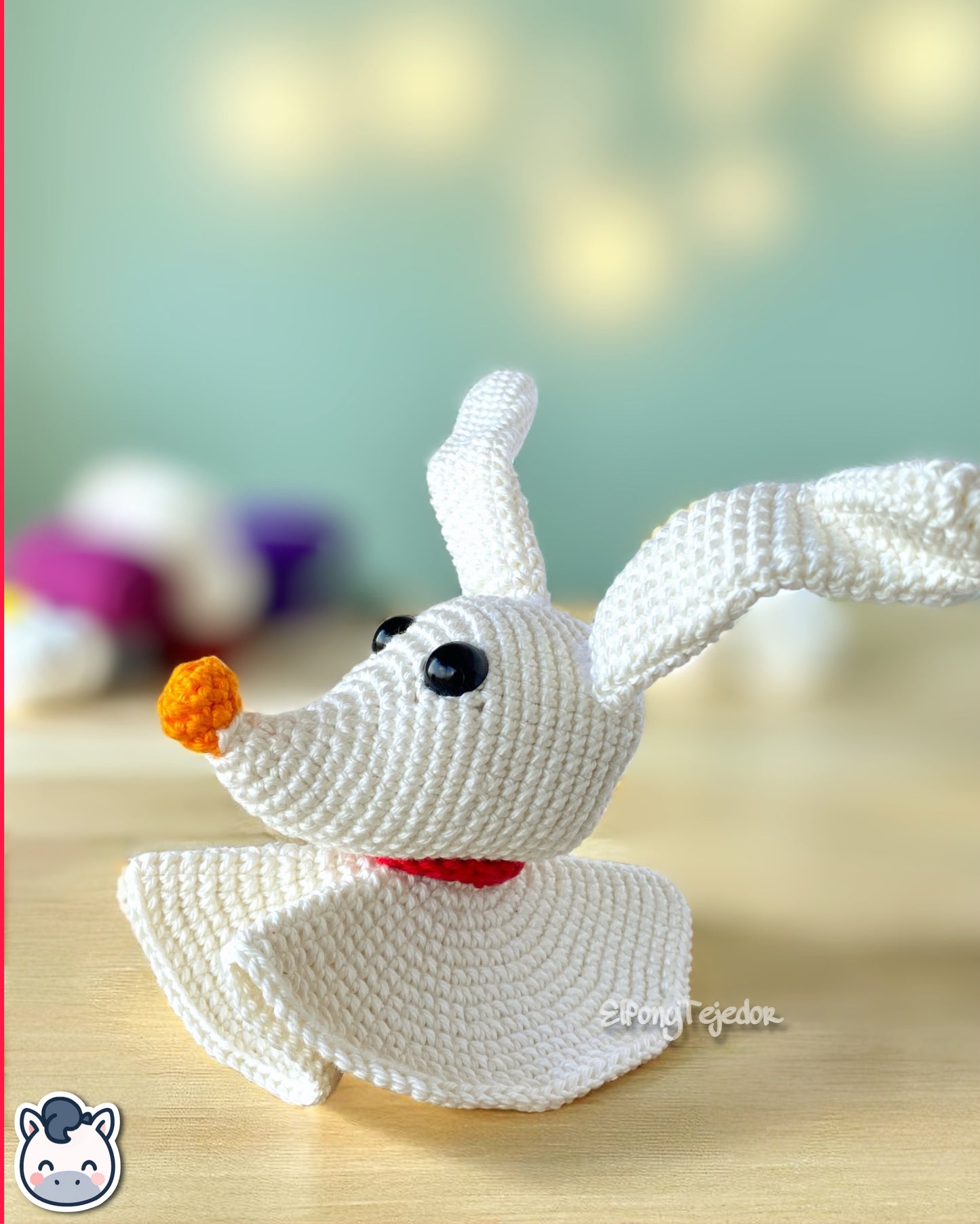 Amigurumi de Zero inspirado en Pesadilla Antes de Navidad, tejido a mano con hilo 100% algodón. Perfecto para fans de Tim Burton, Halloween y los amantes del crochet artesanal. Creado por El Pony Tejedor.