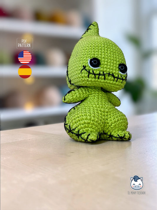 Amigurumi Baby Oogie Boogie inspirado en Pesadilla antes de Navidad, un patrón de crochet adorable y terrorífico perfecto para fans de Disney, Halloween y muñecos estilo geek.