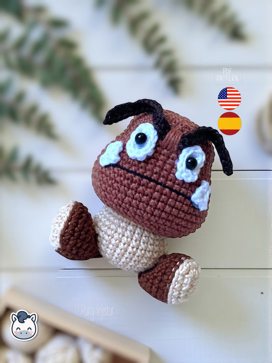 Amigurumi Goomba inspirado en Super Mario Bros, tejido a mano en ganchillo, un patrón PDF perfecto para fans de Nintendo y los videojuegos retro.
