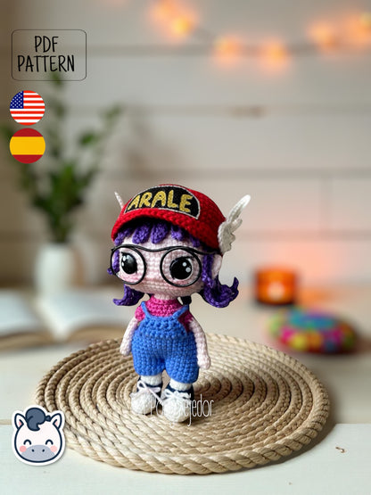 Handmade Arale amigurumi inspired by Akira Toriyama’s Dr. Slump, a perfect crochet pattern for anime, kawaii and manga fans.