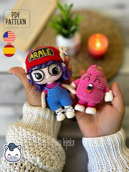 Handmade Caca and Arale amigurumi inspired by Akira Toriyama’s Dr. Slump, a perfect pattern for manga lovers, geek collectors and kawaii crochet fans.