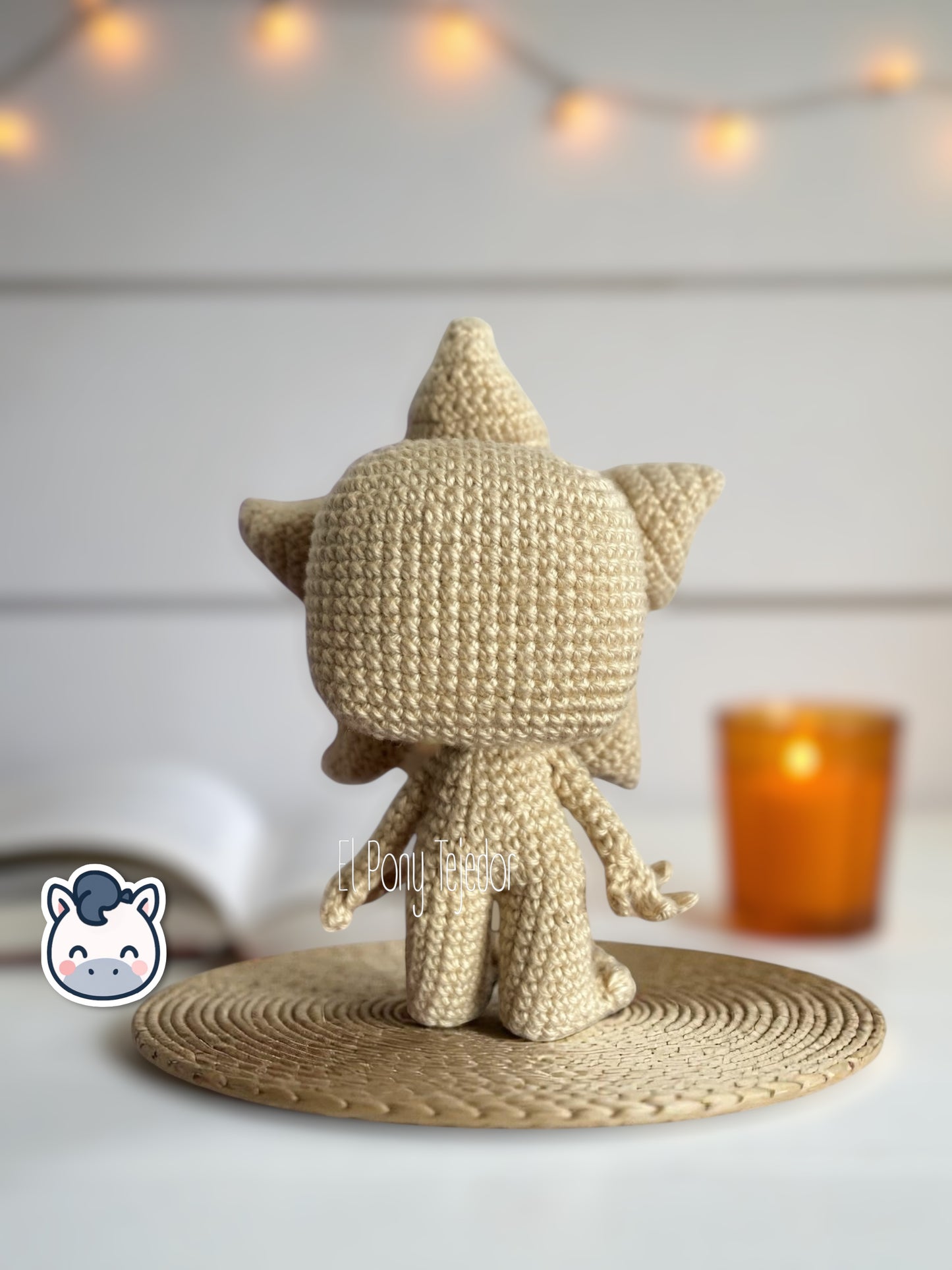 Muñeco amigurumi hecho a mano del Demogorgon inspirado en Stranger Things. Realizado con hilo 100% algodón, perfecto como regalo geek o decorativo para fans del terror y las series retro.