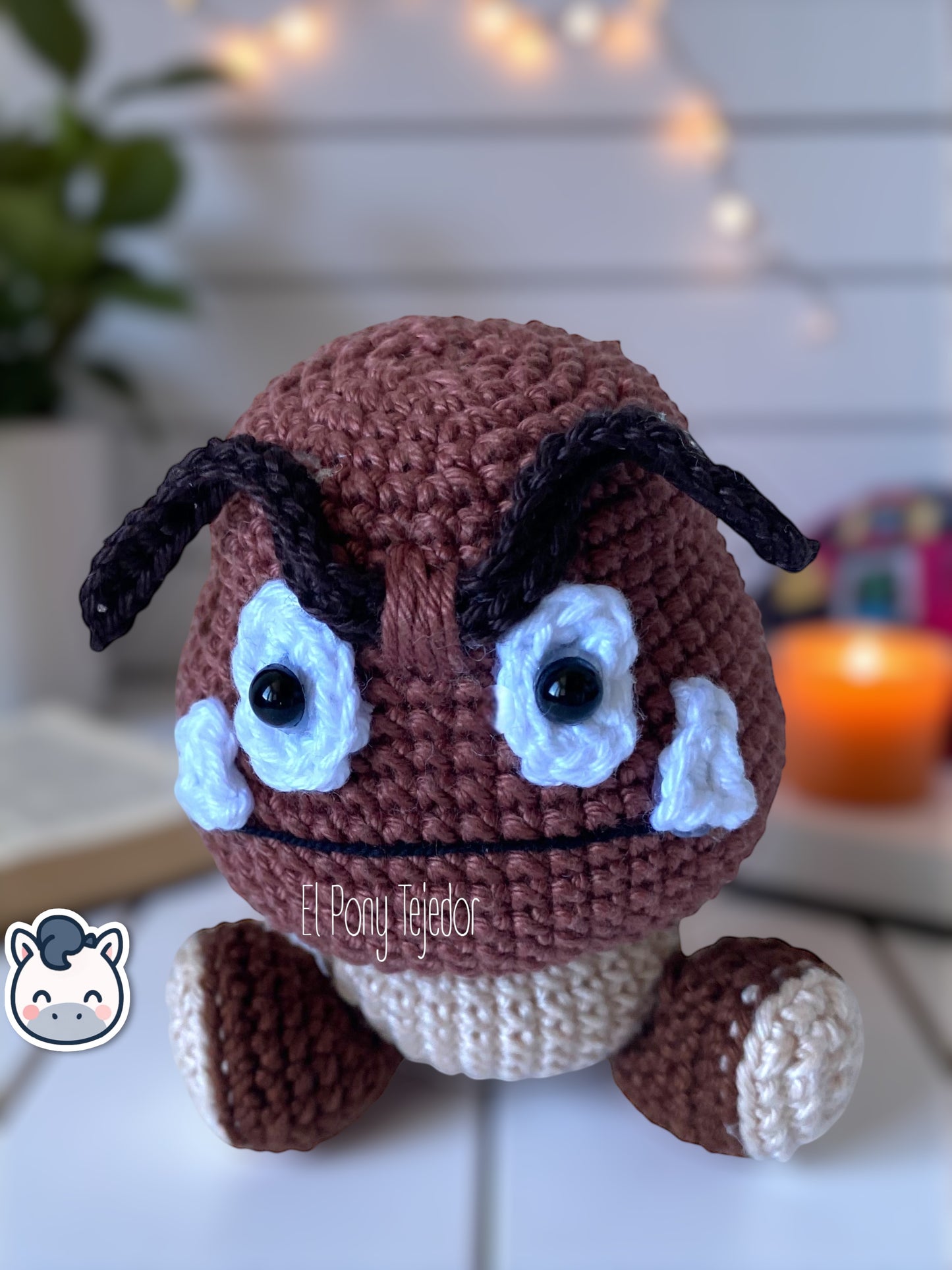 Handmade Goomba amigurumi inspired by Nintendo’s Super Mario Bros, soft crochet plush perfect for Mushroom Kingdom fans and collectors. Artisan plush toy by El Pony Tejedor.
