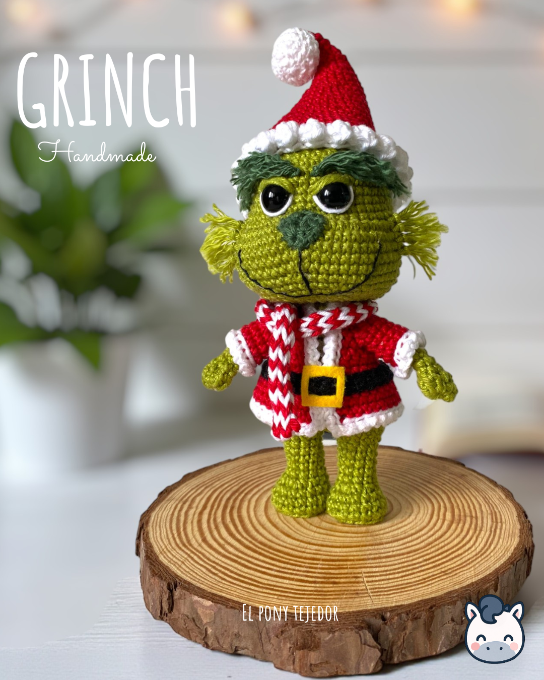 Handmade Grinch amigurumi inspired by Dr. Seuss’s How the Grinch Stole Christmas, a soft crochet plush perfect for Christmas lovers and geek collectors. Artisan plush by El Pony Tejedor.