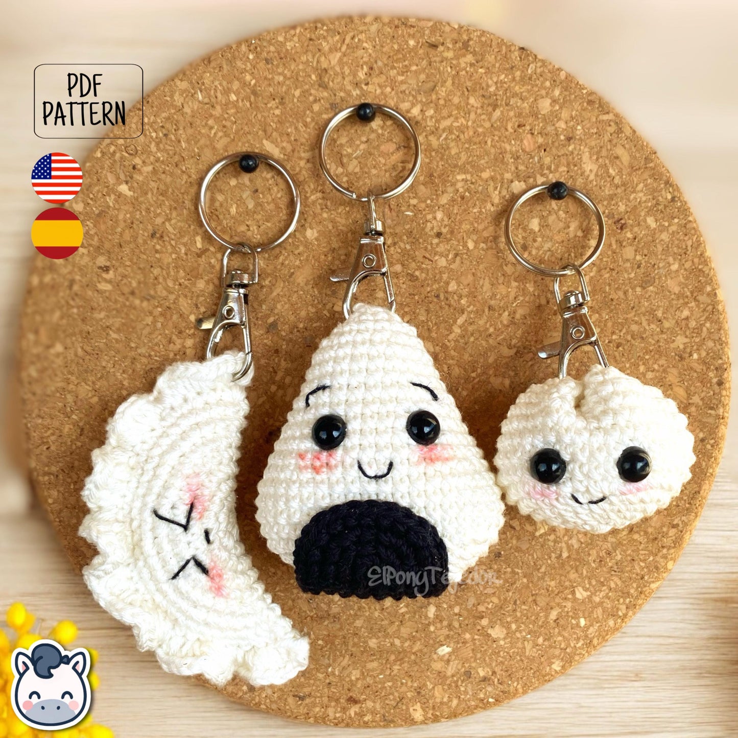 This Onigiri, Gyoza, and Dumpling amigurumi crochet kit includes all materials plus the PDF pattern to create your own handmade kawaii food keychains. Inspired by cute Japanese snacks, this geek crochet kit features soft yarn, filling, and a detailed step-by-step pattern with photos. Perfect for beginners, food lovers, and handmade enthusiasts. Available in English and Spanish, this kit makes a unique and adorable DIY gift idea.