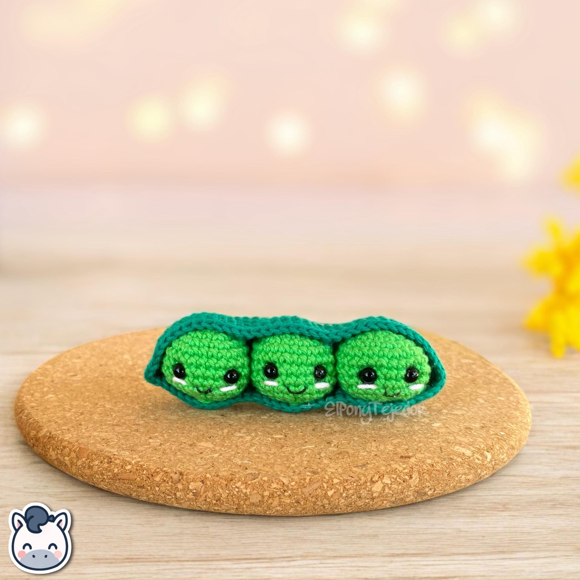 This Edamame amigurumi crochet kit includes all the materials plus a detailed PDF pattern to create your own handmade kawaii edamame keychain. Inspired by cute Japanese food, this DIY crochet kit comes with yarn, stuffing, and a step-by-step photo tutorial to make your adorable green bean plush. Perfect for beginners, food lovers, and geek fans. Available in English and Spanish, this kit makes the perfect handmade gift for crochet enthusiasts.