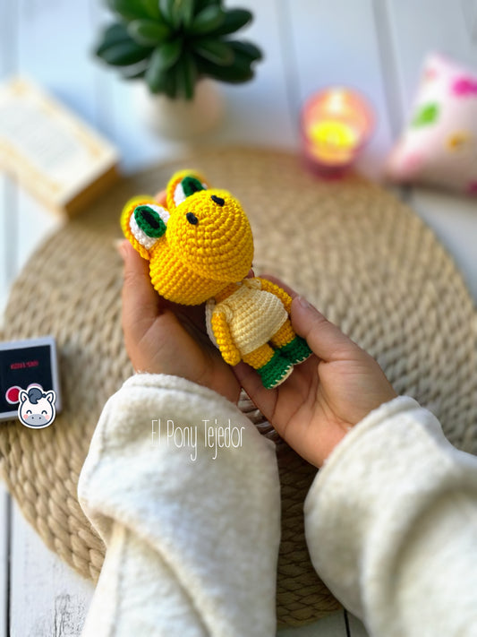 Muñeco amigurumi hecho a mano de Koopa inspirado en Super Mario Bros, elaborado con hilo 100% algodón. Ideal como regalo geek o decorativo para fans de Nintendo y del universo de Mario.
