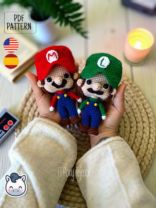 Handmade Mario and Luigi amigurumi inspired by Nintendo’s Super Mario Bros, a perfect pattern for fans of retro video games, geek collectibles, and crochet art.