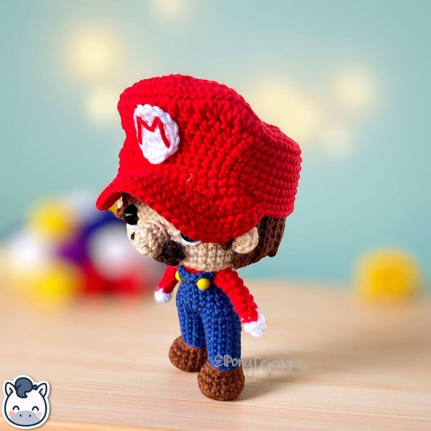 Handmade Mario & Luigi amigurumi inspired by Super Mario Bros, crafted in 100% cotton yarn with professional finish. Perfect geek gift or collector’s item for Nintendo fans. Creado por El Pony Tejedor.