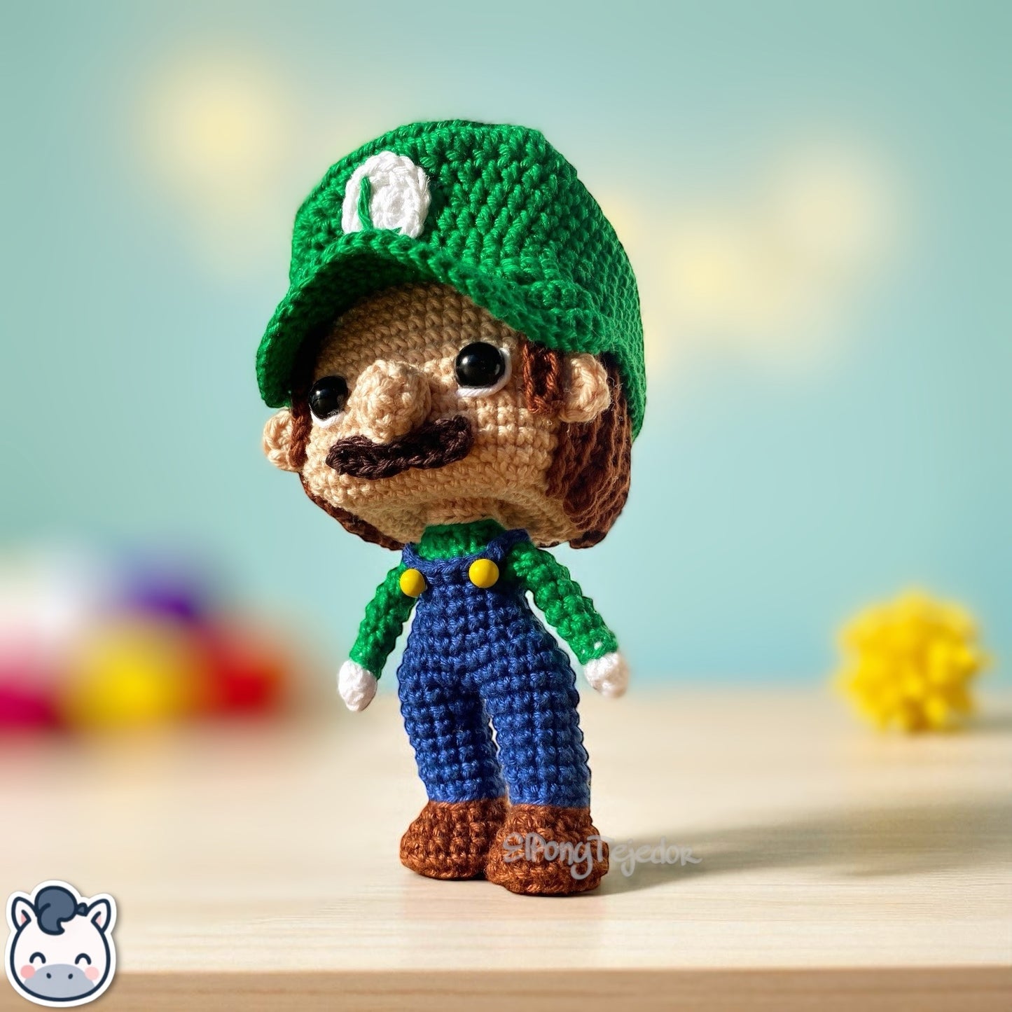 Handmade Mario & Luigi amigurumi inspired by Super Mario Bros, crafted in 100% cotton yarn with professional finish. Perfect geek gift or collector’s item for Nintendo fans. Creado por El Pony Tejedor.