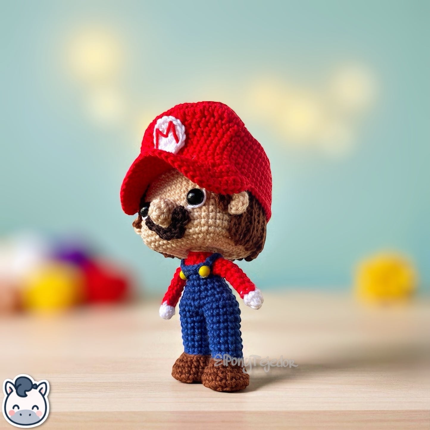 Handmade Mario & Luigi amigurumi inspired by Super Mario Bros, crafted in 100% cotton yarn with professional finish. Perfect geek gift or collector’s item for Nintendo fans. Creado por El Pony Tejedor.