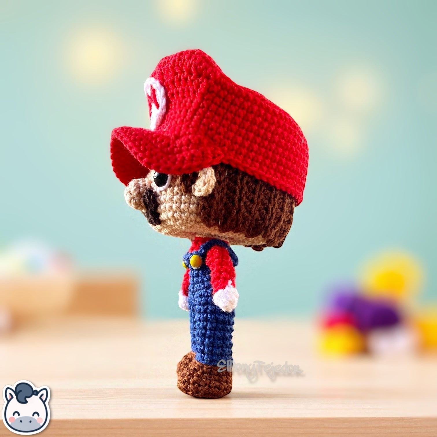 Handmade Mario & Luigi amigurumi inspired by Super Mario Bros, crafted in 100% cotton yarn with professional finish. Perfect geek gift or collector’s item for Nintendo fans. Creado por El Pony Tejedor.