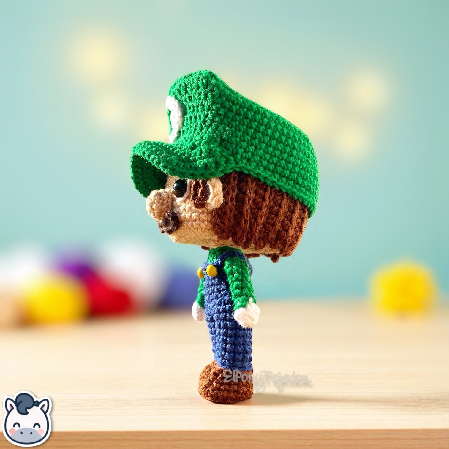 Handmade Mario & Luigi amigurumi inspired by Super Mario Bros, crafted in 100% cotton yarn with professional finish. Perfect geek gift or collector’s item for Nintendo fans. Creado por El Pony Tejedor.