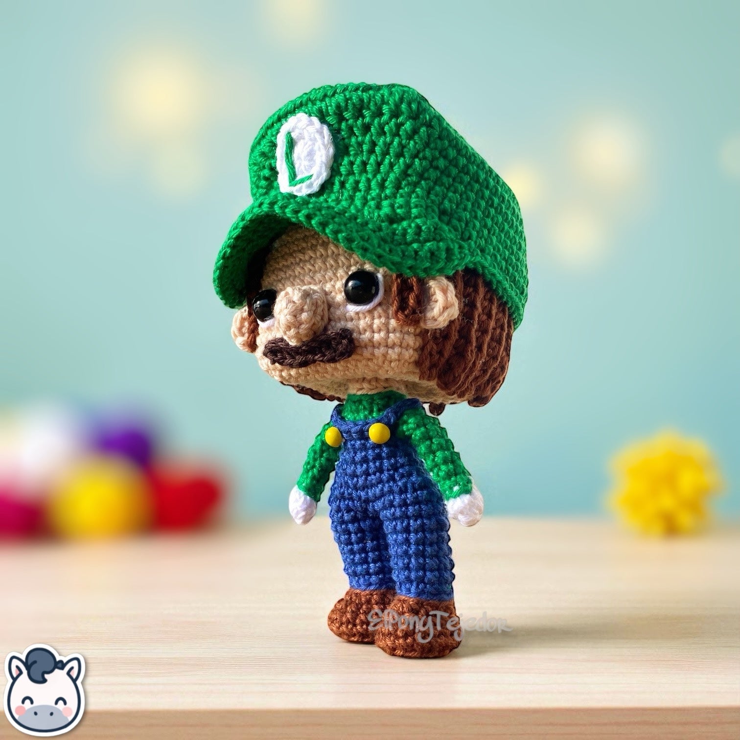 Handmade Mario & Luigi amigurumi inspired by Super Mario Bros, crafted in 100% cotton yarn with professional finish. Perfect geek gift or collector’s item for Nintendo fans. Creado por El Pony Tejedor.