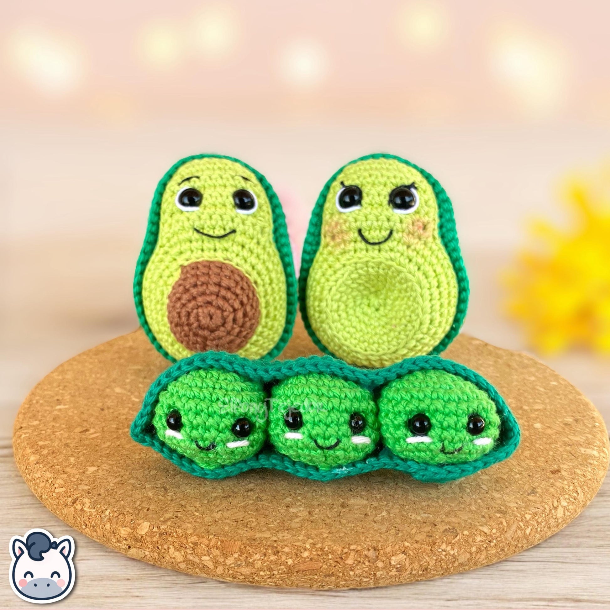 This Avocado and Edamame crochet pattern PDF is a handmade geek amigurumi keychain set inspired by cute Japanese food. This kawaii crochet pattern includes a detailed step-by-step photo tutorial to help you create your own smiling avocado halves and adorable edamame pod plush keychains. Perfect for food lovers, geek collectors, and handmade fans. Available in English and Spanish as a digital instant download for DIY crochet lovers.
