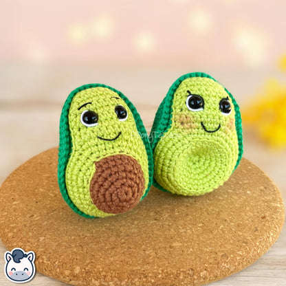 This Avocado and Edamame crochet pattern PDF is a handmade geek amigurumi keychain set inspired by cute Japanese food. This kawaii crochet pattern includes a detailed step-by-step photo tutorial to help you create your own smiling avocado halves and adorable edamame pod plush keychains. Perfect for food lovers, geek collectors, and handmade fans. Available in English and Spanish as a digital instant download for DIY crochet lovers.
