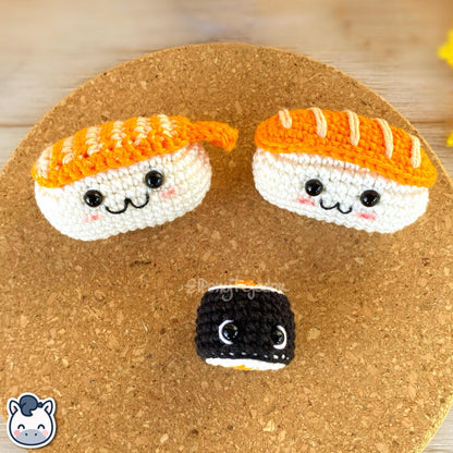 This Nigiri and Maki sushi crochet pattern PDF is a handmade geek amigurumi plush keychain set inspired by cute Japanese food. This kawaii-style crochet pattern includes a full step-by-step photo tutorial to help you make your own adorable sushi nigiri and maki keychains. Perfect for sushi lovers, geek collectors, and handmade enthusiasts. Available in English and Spanish as a digital instant download for your next crochet project.