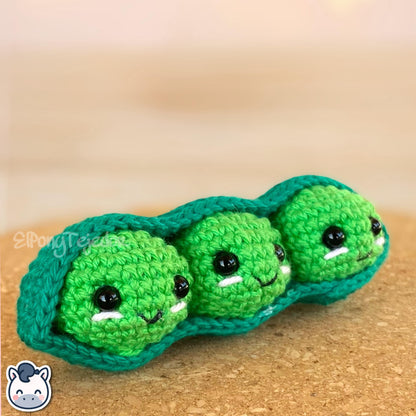 This Sushi, Edamame, Dumpling, and Gyoza crochet pattern PDF is a handmade geek amigurumi plush set inspired by cute Japanese food. This kawaii-style crochet pattern includes step-by-step photo tutorials to help you create your own adorable sushi roll, edamame bean, dumpling, and gyoza plush toys. Perfect for food lovers, geek collectors, and handmade enthusiasts. Available in English and Spanish as a digital instant download.