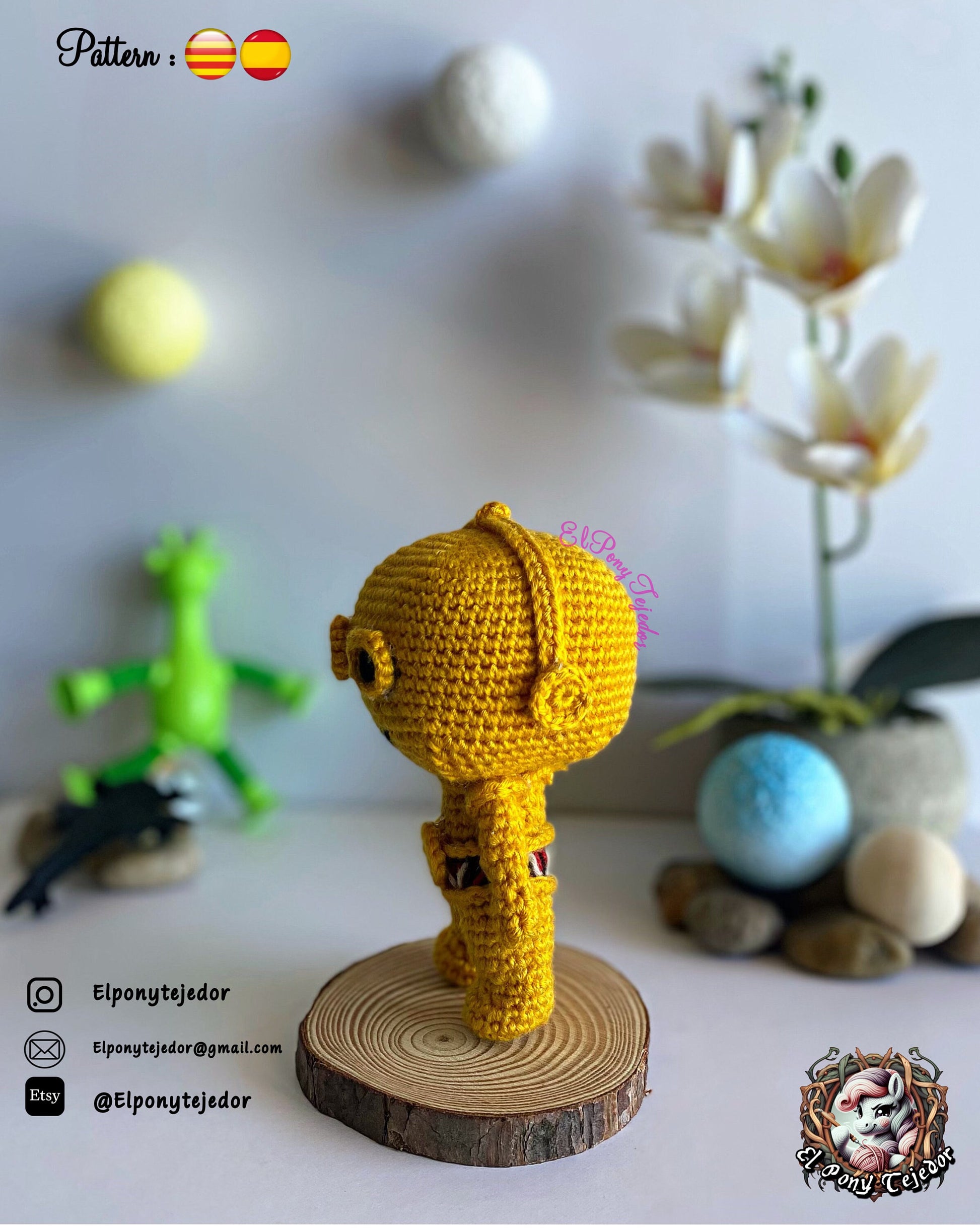 Handmade C-3PO amigurumi inspired by Star Wars, a perfect pattern for fans of droids, sci-fi crochet, and classic geek movie collectibles.
