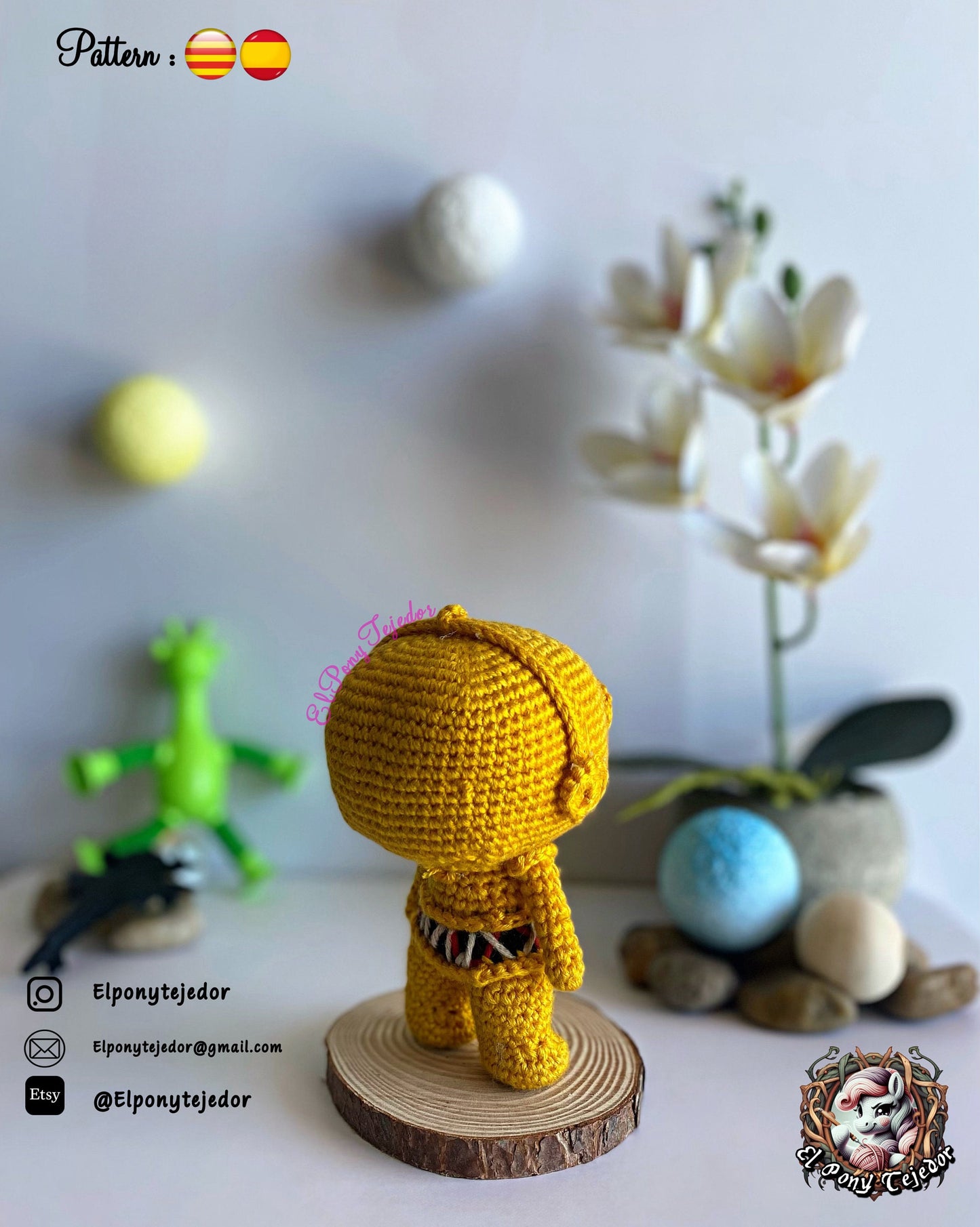 Handmade C-3PO amigurumi inspired by Star Wars, a perfect pattern for fans of droids, sci-fi crochet, and classic geek movie collectibles.