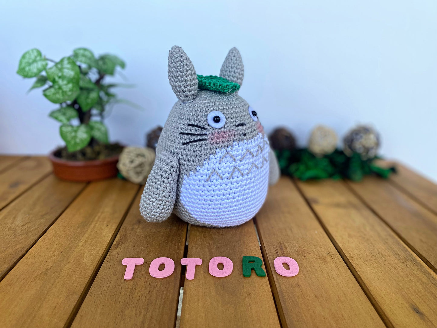 Handmade Totoro amigurumi inspired by Studio Ghibli’s My Neighbor Totoro (Mi Vecino Totoro), a perfect pattern for fans of Ghibli, forest spirits, and magical anime worlds.