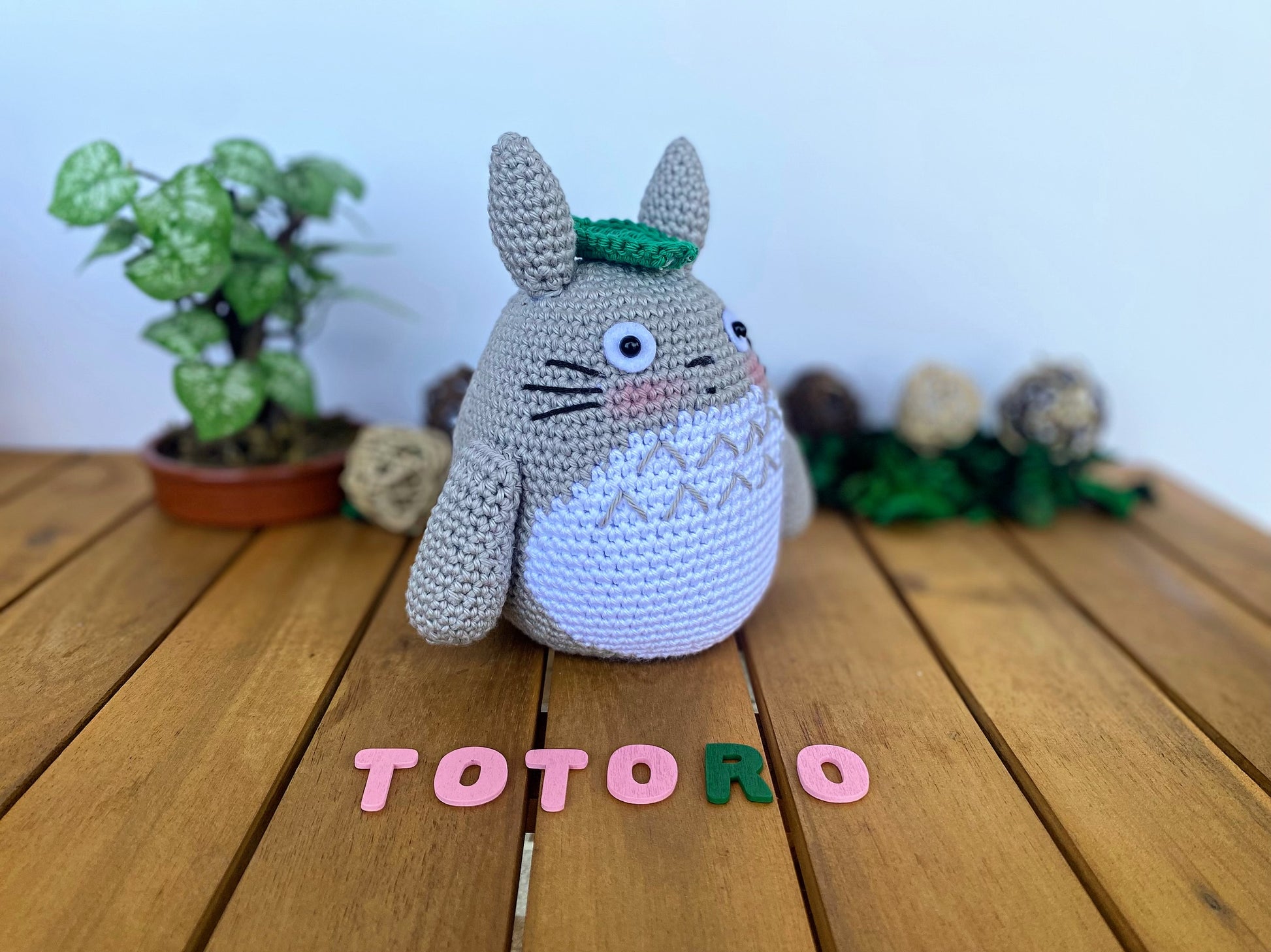 Handmade Totoro amigurumi inspired by Studio Ghibli’s My Neighbor Totoro (Mi Vecino Totoro), a perfect pattern for fans of Ghibli, forest spirits, and magical anime worlds.
