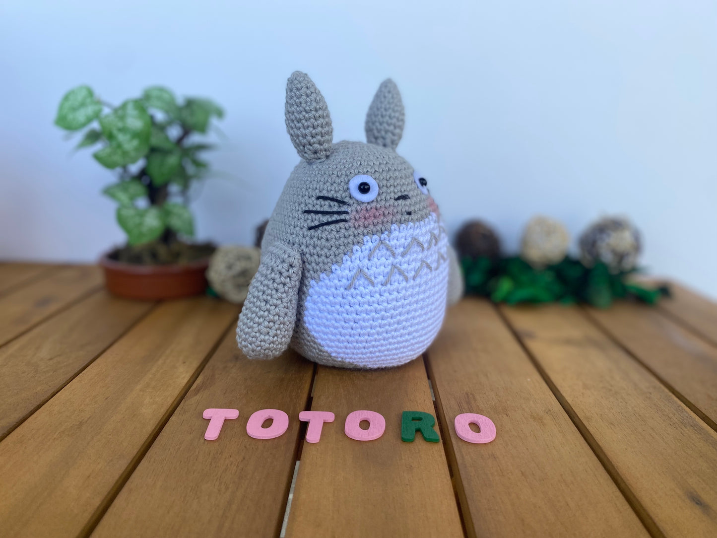 Handmade Totoro amigurumi inspired by Studio Ghibli’s My Neighbor Totoro (Mi Vecino Totoro), a perfect pattern for fans of Ghibli, forest spirits, and magical anime worlds.