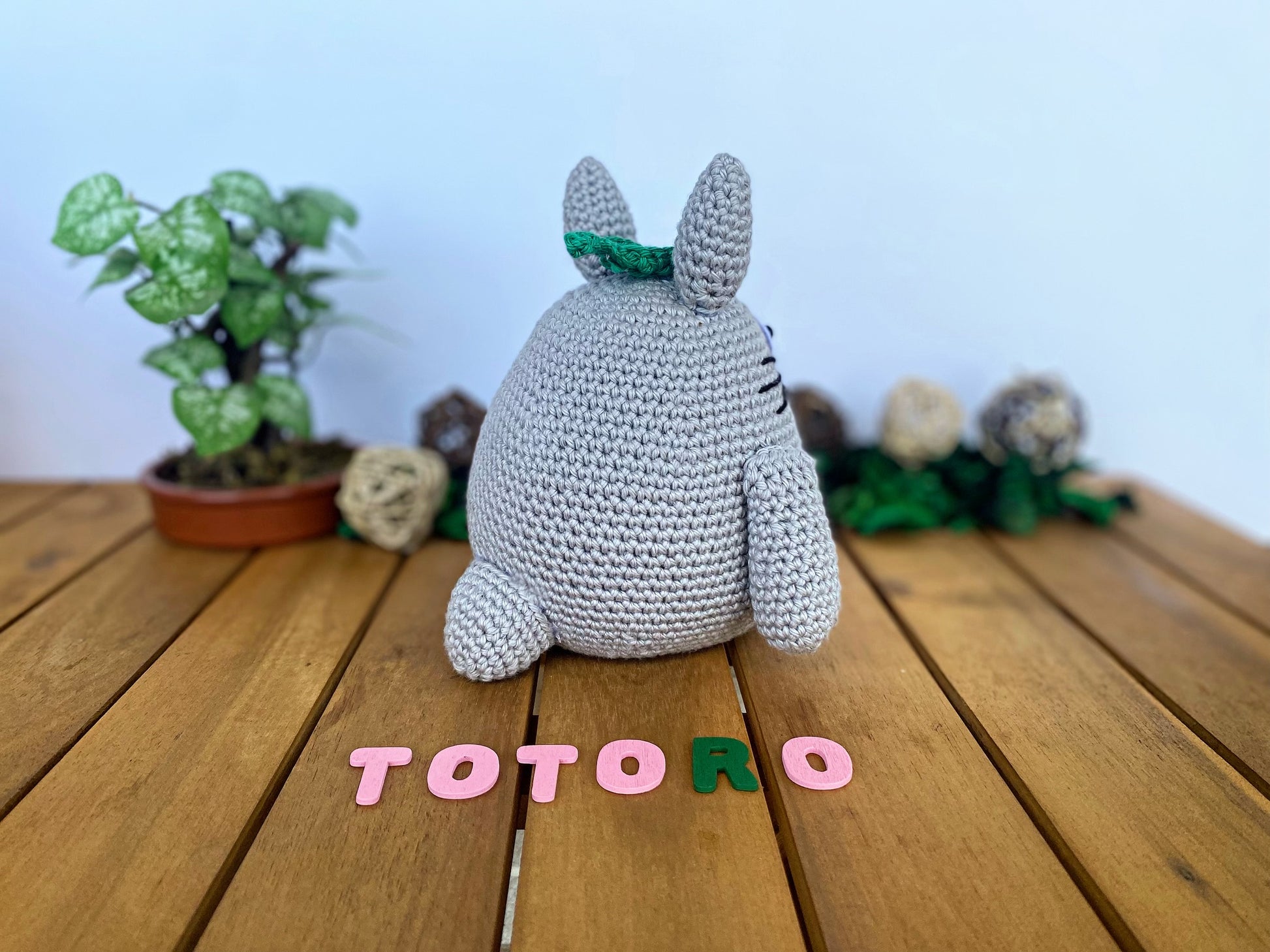Handmade Totoro amigurumi inspired by Studio Ghibli’s My Neighbor Totoro (Mi Vecino Totoro), a perfect pattern for fans of Ghibli, forest spirits, and magical anime worlds.