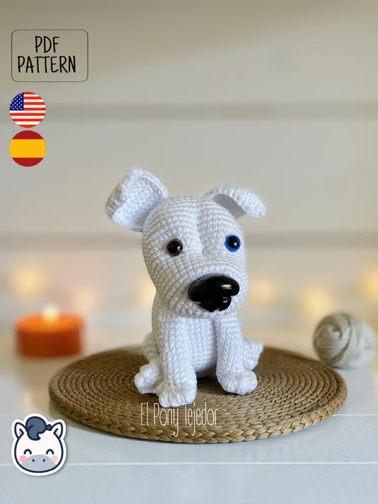 This American Staffordshire Terrier amigurumi crochet kit includes all the materials plus a detailed PDF pattern to create your own handmade realistic dog plush. The kit contains yarn, stuffing, and step-by-step photo instructions to crochet a cute and loyal AmStaff amigurumi. Perfect for dog lovers, pet owners, and handmade enthusiasts. Available in English and Spanish, this crochet kit makes an adorable and unique DIY gift idea for animal fans.
