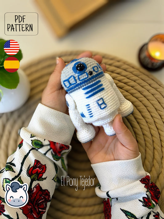 Handmade R2-D2 amigurumi inspired by Star Wars, a perfect pattern for fans of sci-fi, geek culture, and iconic movie collectibles.