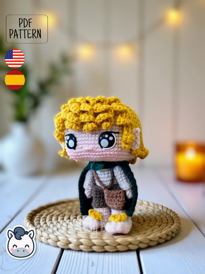 Handmade Samwise Gamgee amigurumi inspired by The Lord of the Rings, a fantasy crochet pattern PDF perfect for Tolkien fans, collectors and geek plush lovers.
