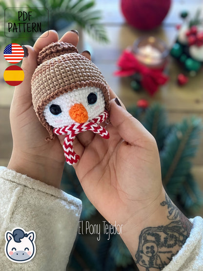 Handmade Christmas amigurumi ornaments featuring a snowman, penguin and polar bear, cute winter crochet pattern PDF for holiday tree decoration.