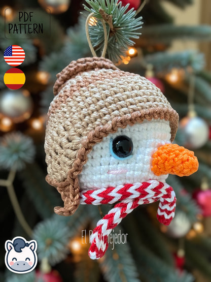 Handmade Christmas amigurumi ornaments featuring a snowman, penguin and polar bear, cute winter crochet pattern PDF for holiday tree decoration.