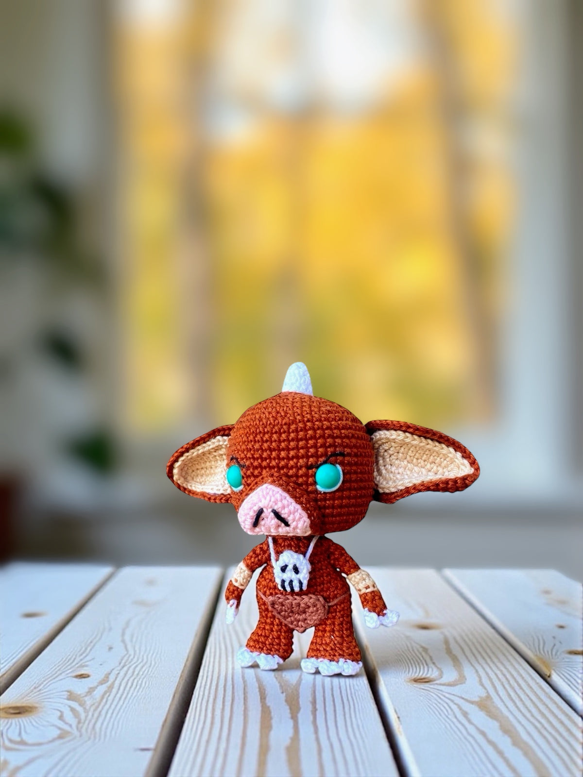 Amigurumi Bokoblin inspirado en The Legend of Zelda, muñeco tejido a crochet con estilo kawaii y detalles cuidados, patrón PDF ideal para fans de los videojuegos y el ganchillo. Handmade Bokoblin amigurumi inspired by The Legend of Zelda, cute and geek crochet pattern PDF perfect for video game fans and handmade plush lovers.