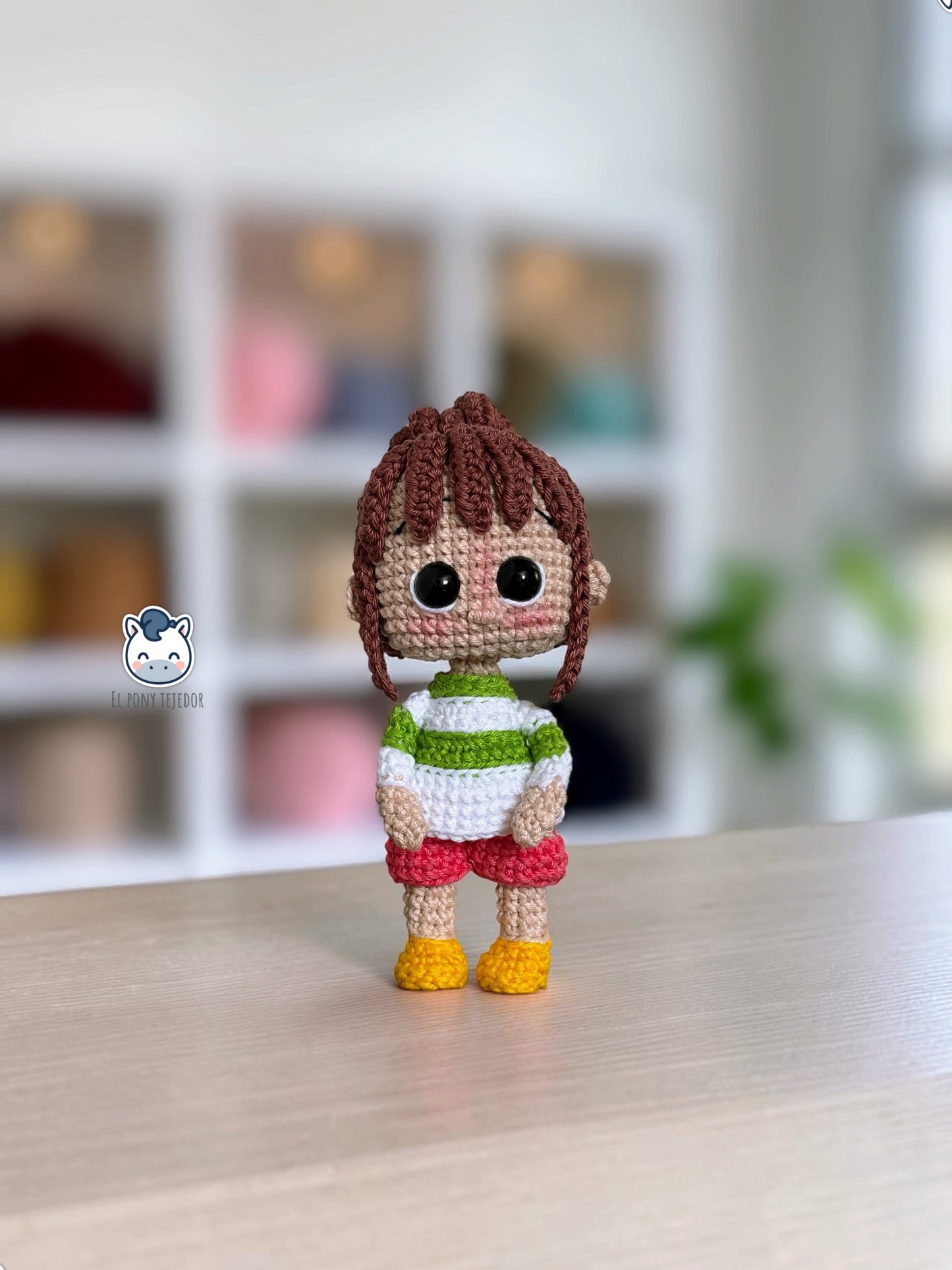 Peluche de Chihiro hecho a mano a crochet, inspirado en El Viaje de Chihiro de Studio Ghibli. Amigurumi tejido con hilo de algodón, ideal para coleccionistas de anime, decoración temática japonesa y regalos geek artesanales.