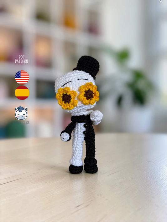 Amigurumi de Art the Clown inspirado en las películas Terrifier, un detallado patrón de crochet en PDF con el icónico payaso de terror, su traje blanco y negro y su girasol.