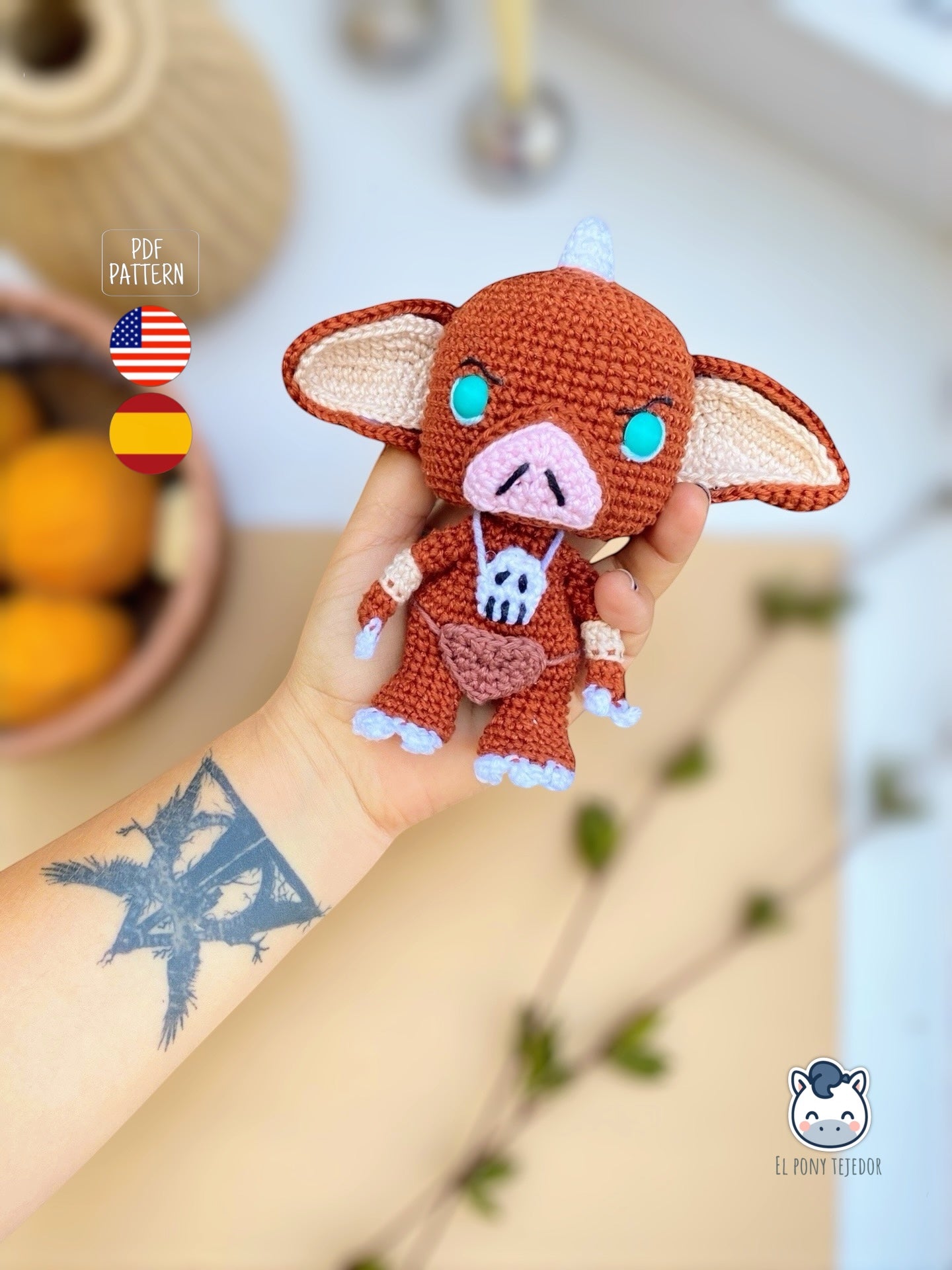 Amigurumi Bokoblin inspirado en The Legend of Zelda, muñeco tejido a crochet con estilo kawaii y detalles cuidados, patrón PDF ideal para fans de los videojuegos y el ganchillo. Handmade Bokoblin amigurumi inspired by The Legend of Zelda, cute and geek crochet pattern PDF perfect for video game fans and handmade plush lovers.