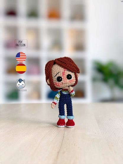 Patrón de amigurumi de Chucky inspirado en la película Muñeco Diabólico, ideal para Halloween, decoración de terror y amantes del crochet y el cine de horror.