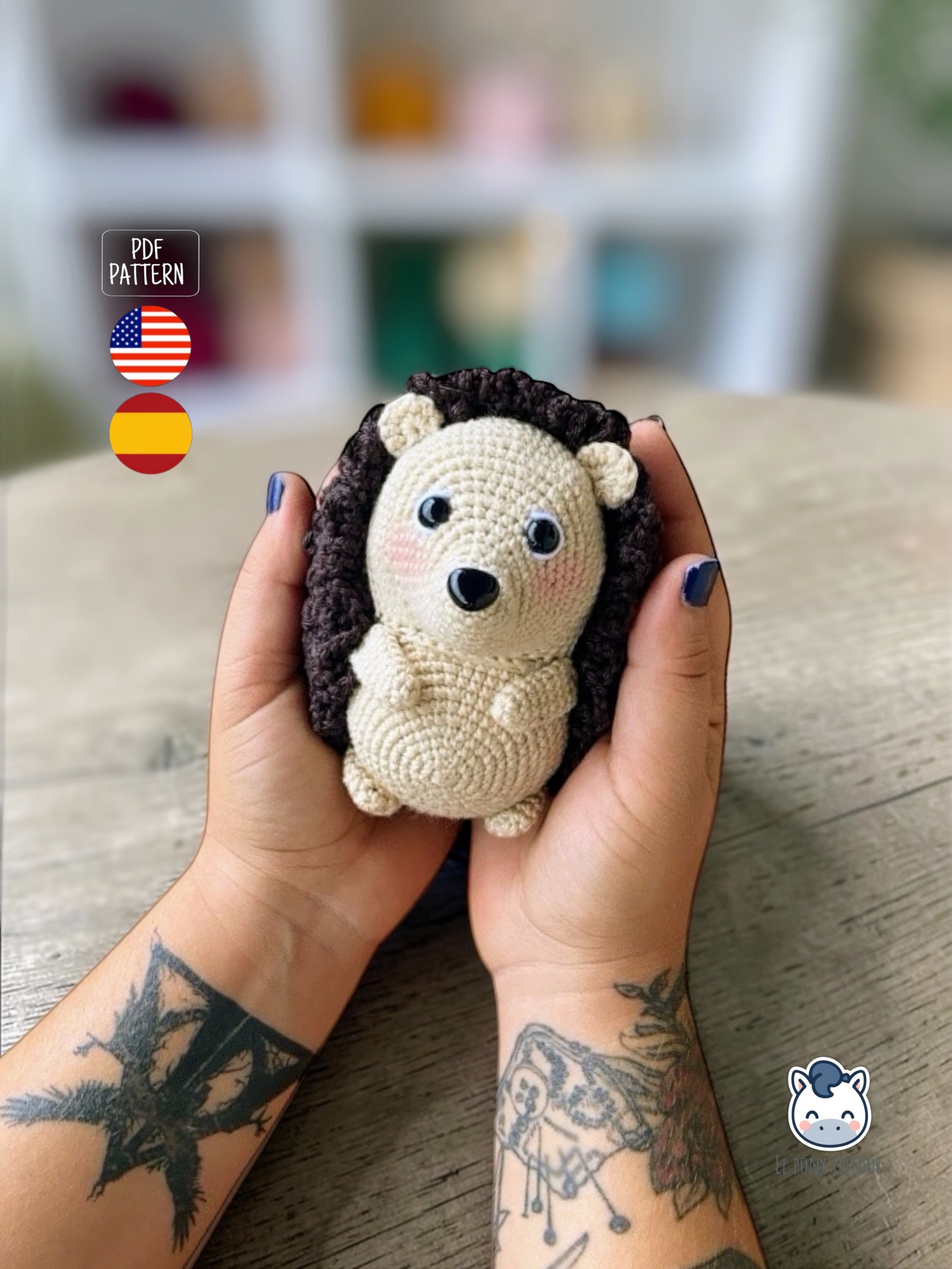 Amigurumi de erizo africano tejido a crochet, un patrón de ganchillo kawaii perfecto para amantes de los animales y fans de los amigurumis.
