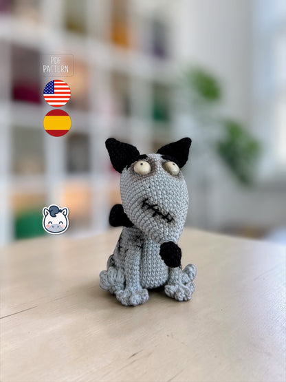 Amigurumi de Frankenweenie inspirado en Tim Burton, un patrón de crochet adorable y spooky perfecto para fans del cine gótico, Halloween y los muñecos estilo geek y handmade.