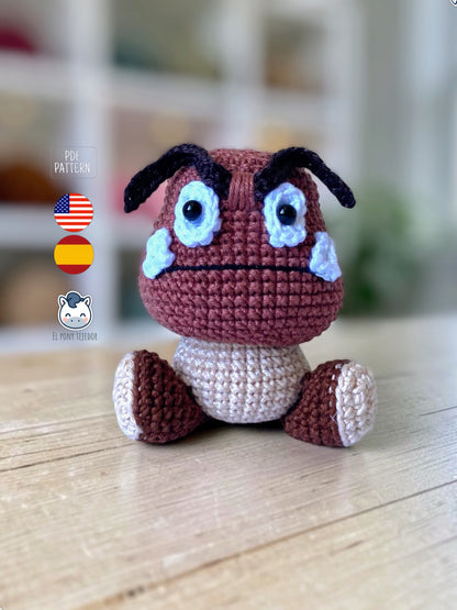Amigurumi Goomba inspirado en Super Mario Bros, tejido a mano en ganchillo, un patrón PDF perfecto para fans de Nintendo y los videojuegos retro.