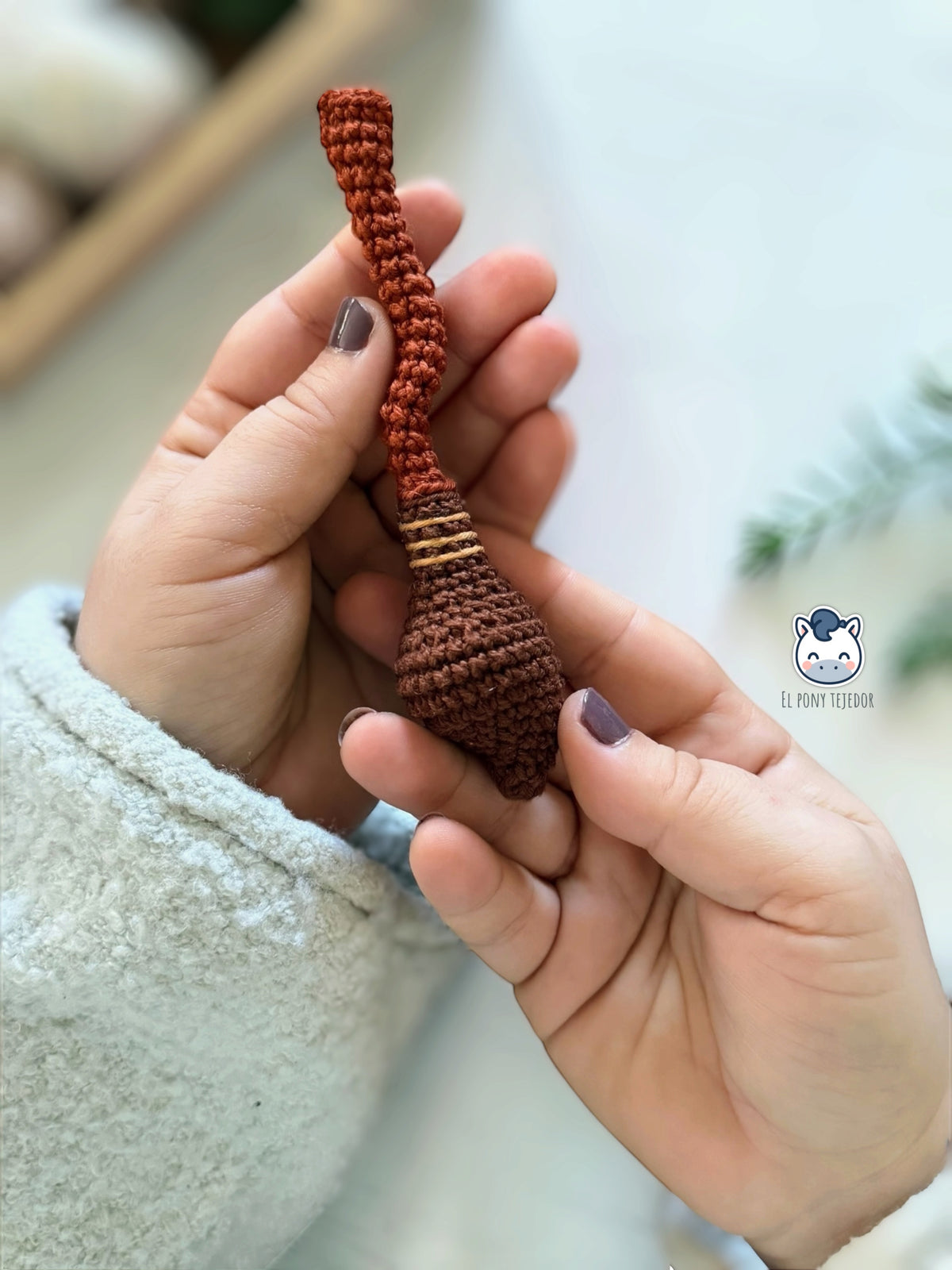 Amigurumi de Harry Potter con uniforme de colegio y sombrero seleccionador y versión de Quidditch con escoba, patrón de ganchillo en PDF para fans de Harry Potter