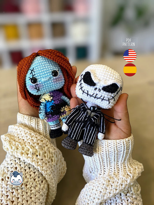 Amigurumi de Jack Skellington y Sally inspirado en Pesadilla antes de Navidad, un patrón de crochet PDF ideal para fans de Tim Burton y del estilo geek y Halloween.