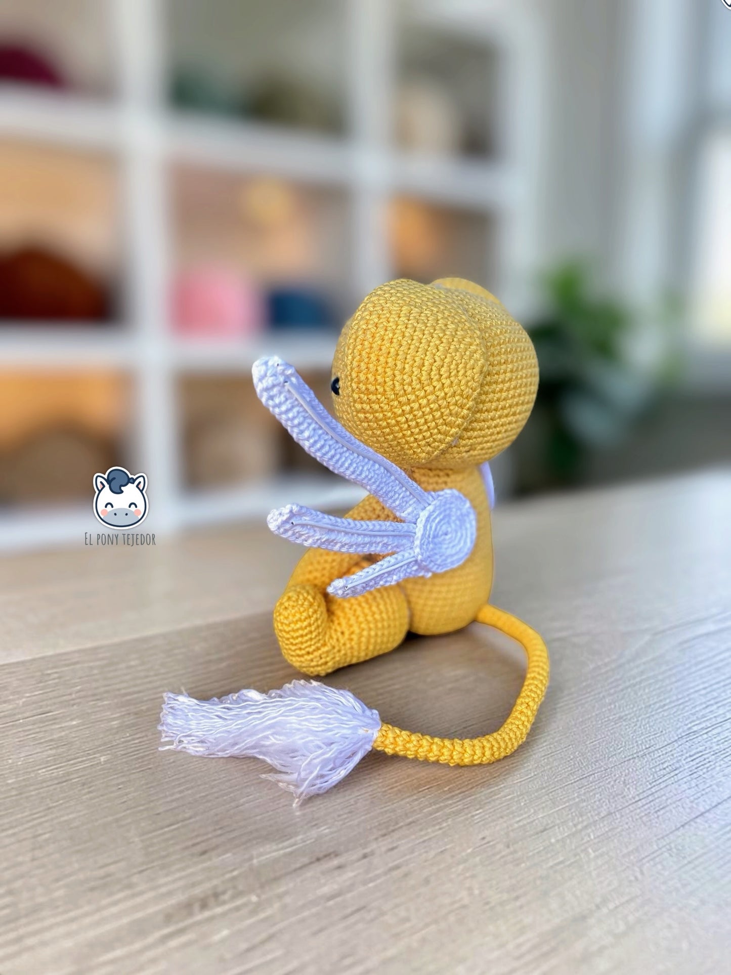 Muñeco amigurumi de Kerobero inspirado en Sakura Card Captor, un adorable patrón PDF de ganchillo con alas blancas y cuerpo amarillo para fans del anime y el manga.