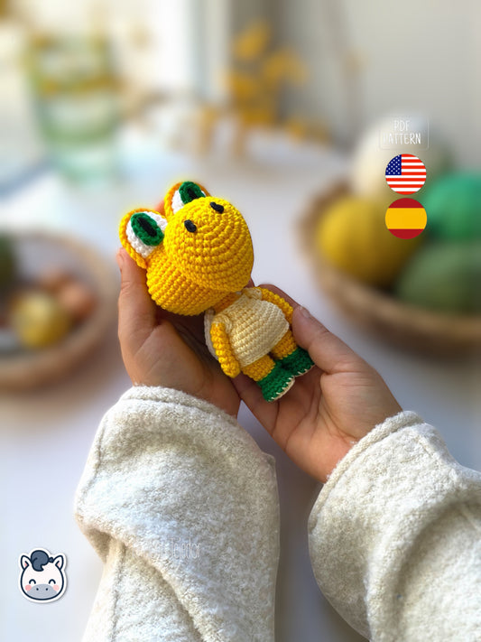 Amigurumi Koopa inspirado en Super Mario Bros tejido a mano, un patrón de crochet PDF geek y kawaii perfecto para fans de los videojuegos clásicos y muñecos estilo Funko.