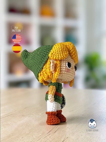 Handmade Link amigurumi inspired by The Legend of Zelda, a geek crochet pattern PDF in Funko style for Nintendo fans. Amigurumi de Link inspirado en The Legend of Zelda, un patrón de ganchillo estilo Funko perfecto para fans de Nintendo y videojuegos.