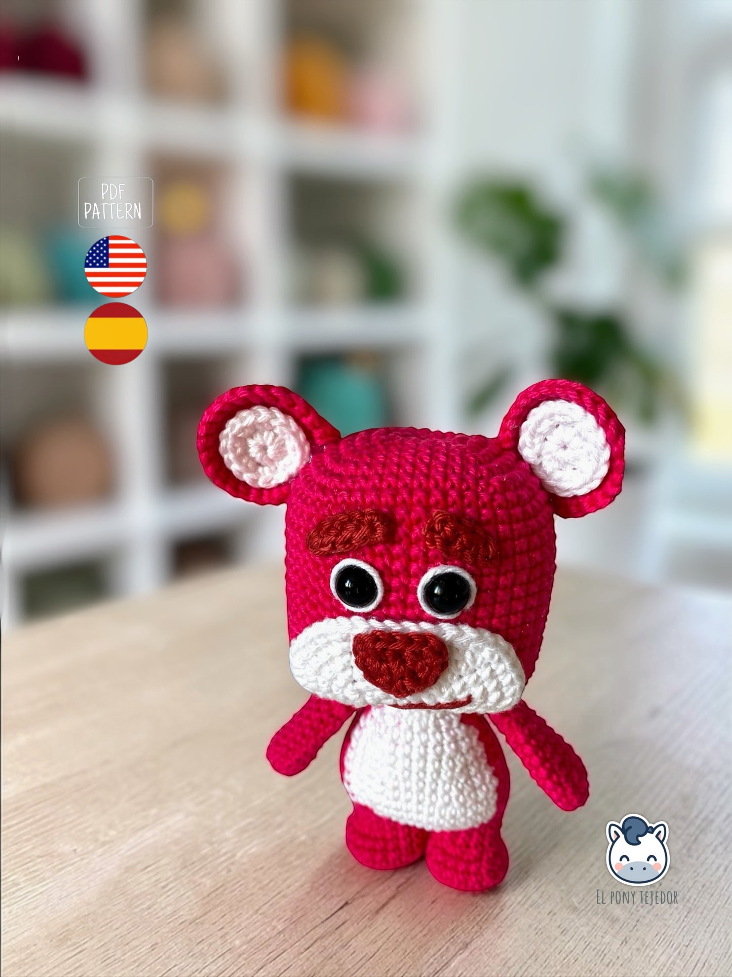 Amigurumi de Lotso inspirado en Toy Story, patrón de osito rosa a crochet ideal para fans de Pixar y amantes de los muñecos frikis hechos a mano.