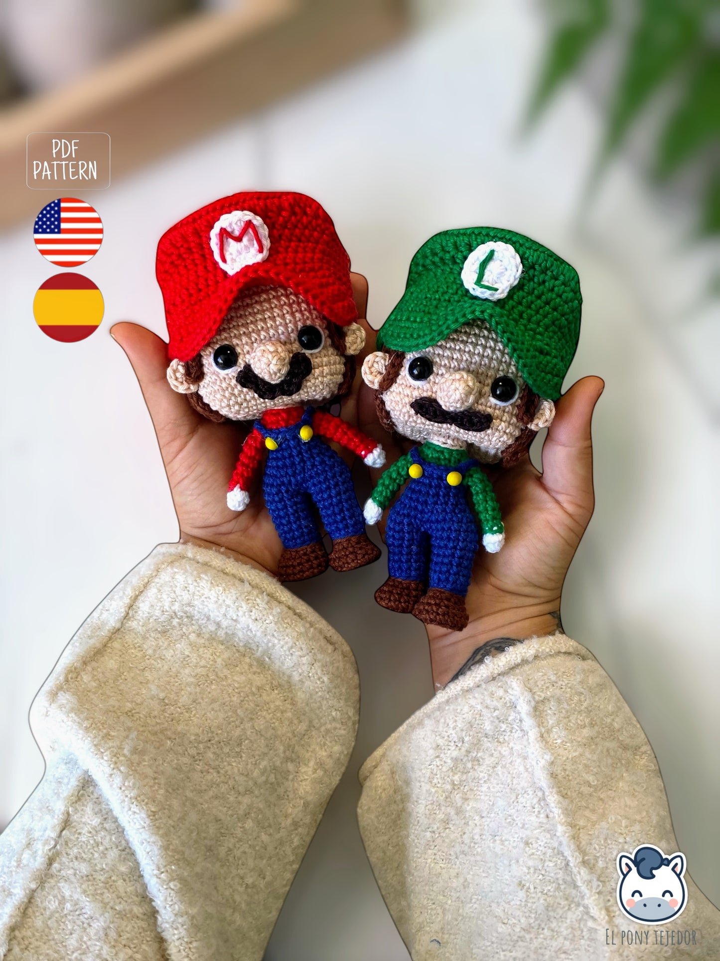 Handmade Mario and Luigi amigurumi inspired by Super Mario Bros, a cute and geek crochet pattern PDF perfect for Nintendo fans and Funko-style plush lovers. Amigurumis de Mario y Luigi inspirados en Super Mario Bros, un patrón de ganchillo adorable y geek en PDF ideal para fans de Nintendo y muñecos estilo Funko.