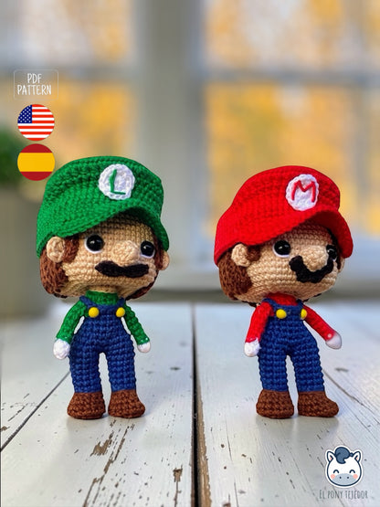 Handmade Mario and Luigi amigurumi inspired by Super Mario Bros, a cute and geek crochet pattern PDF perfect for Nintendo fans and Funko-style plush lovers. Amigurumis de Mario y Luigi inspirados en Super Mario Bros, un patrón de ganchillo adorable y geek en PDF ideal para fans de Nintendo y muñecos estilo Funko.